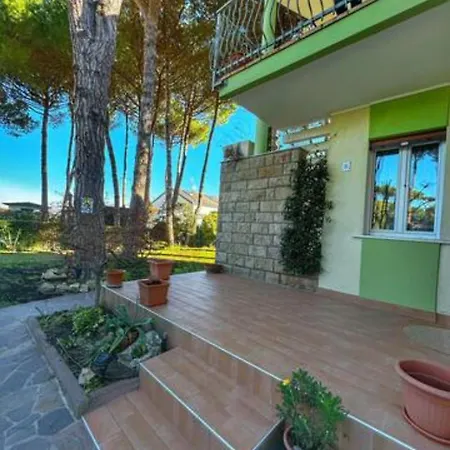 Le Ginestre Apartment *